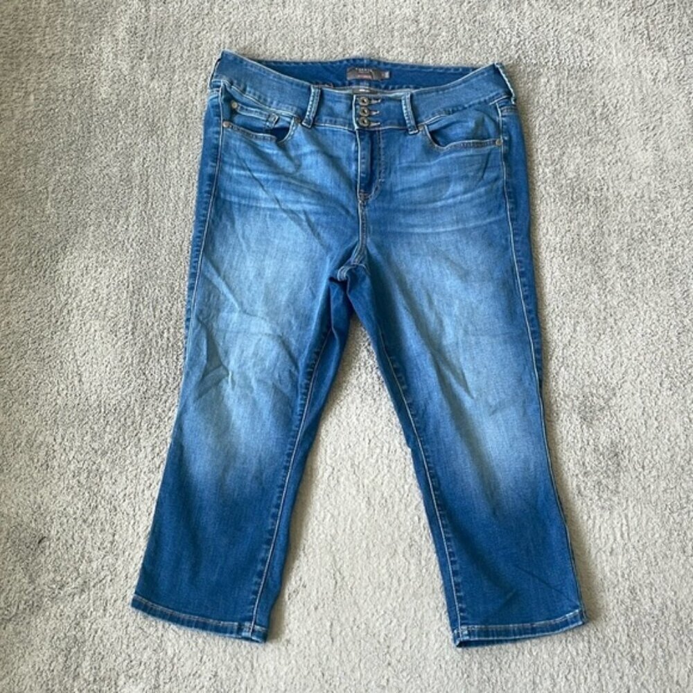 EC Torrid Medium Wash Crop Jeggings - Size 16